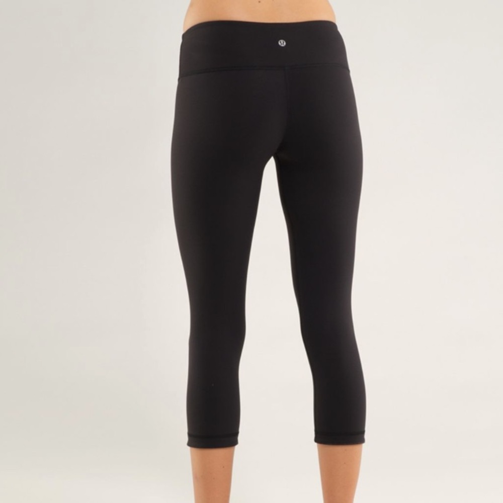 Lululemon Black Wunder Under Capri Leggings 21"